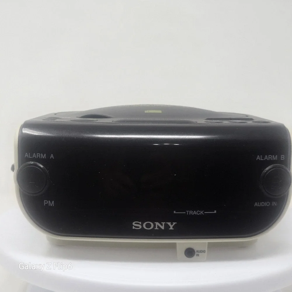 Sony Dream Machine ICF-CD815 FM AM CD Clock Radio Dual Alarm Green LED Blk Cream